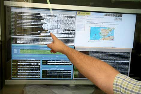 Monitorización de actividad sísmica en el Instituto Sismográfico Nacional . Foto: K. Para