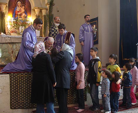 Fieles celebran la Semana Santa en Teherán. | C. G. A.