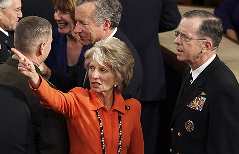 La congresista Jane Harman (centro), en una foto de archivo, en Washington. | AP