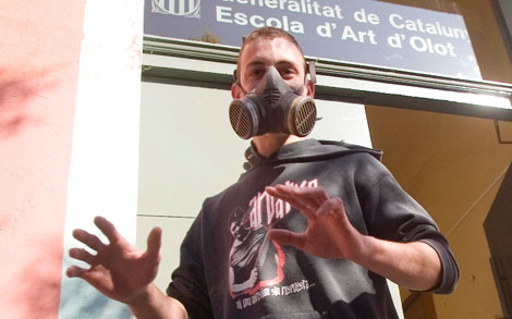 Un alumno de la escuela de Olot en cuarentena por un posible contagio | Eddy Kelele Un alumno de la escuela de Olot en cuarentena por un posible contagio | Eddy Kelele