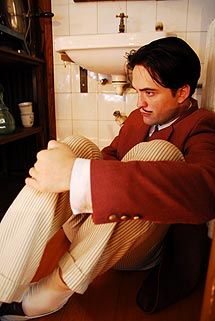 Pattinson como el artista de Cadaqués.