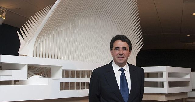 Calatrava, ante la maqueta del proyecto. | Efe Calatrava, ante la maqueta del proyecto. | Efe