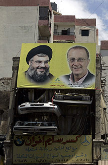 El candidato de Hizbulá en un cartel electoral. | Reuters
