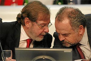 Junta General Extraordinaria de Accionistas del Grupo Prisa. Juan Luis Cebrián e Ignacio Polanco. (Foto: A. Heredia)