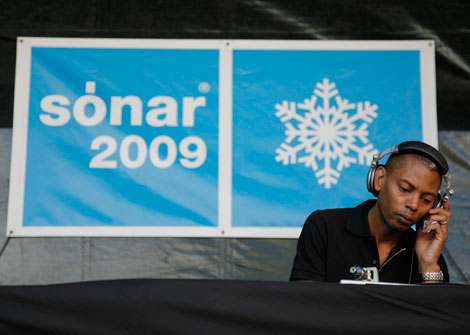 Jeff Mills, en S&oacute;nar como the Wizard, durante su sesi&oacute;n. | Santi Cogolludo