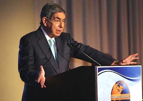 El presidente de Costa Rica, Óscar Arias, en la Conferencia de las Américas en Miami. | AP El presidente de Costa Rica, Óscar Arias, en la Conferencia de las Américas en Miami. | AP