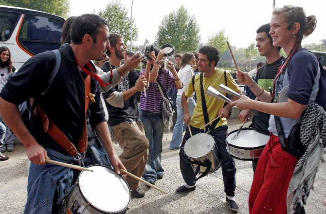 Un grupo de percusionistas en Madrid.| A. Heredia