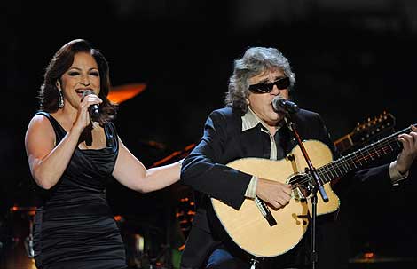 Gloria Estefan y José Feliciano, al inaugurar la fiesta. | Efe