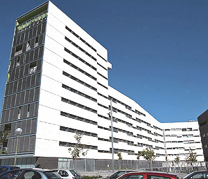 Un piso de este edificio de VPO en Sanchinarro, subastada por 171.000 euros | Albeto Cuéllar