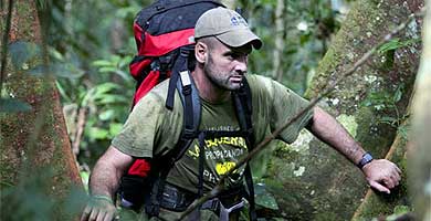 El aventurero durante su travesía por la selva amazónica. | HUM El aventurero durante su travesía por la selva amazónica. | HUM