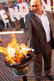 Quema del 'decret' | Efe Quema del 'decret' | Efe