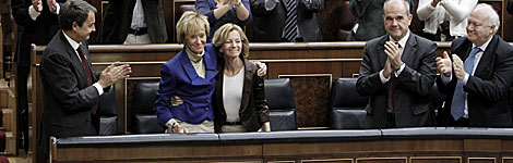 De la Vega, ovacionada en el Congreso por, entre otros, Zapatero. | Alberto Di Lolli
