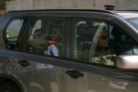 El detenido llega custodiado a la comisaría de Reus. | Efe