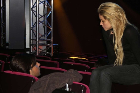 Shakira charla con su ex novio y actual representante en una entrega de premios en Cannes. | Afp