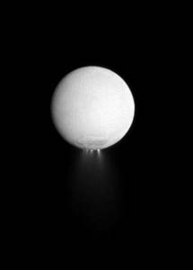 Encélado y sus géiseres polares. | NASA,JPL Encélado y sus géiseres polares. | NASA,JPL