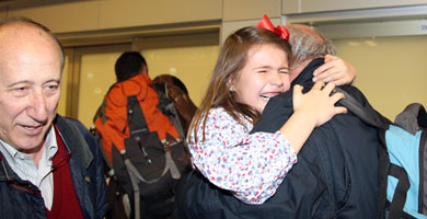 Españoles procedentes de Libia, en Barajas. | Diego Sinova