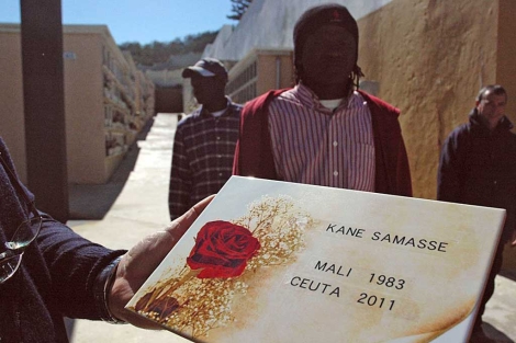 La lápida de Kane Samasse. | Foto: Quino | El Faro de Ceuta La lápida de Kane Samasse. | Foto: Quino | El Faro de Ceuta