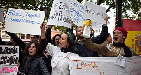 Protesta en Londres, con carteles en español e inglés. | Chema Morasan