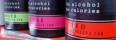 El vino sin alcohol se comercializa en lata y en botella de cristal. | Grupo Matarromera.