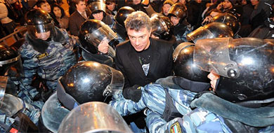 La policía rusa detiene al líder opositor Boris Nemtsov . | Foto: Afp