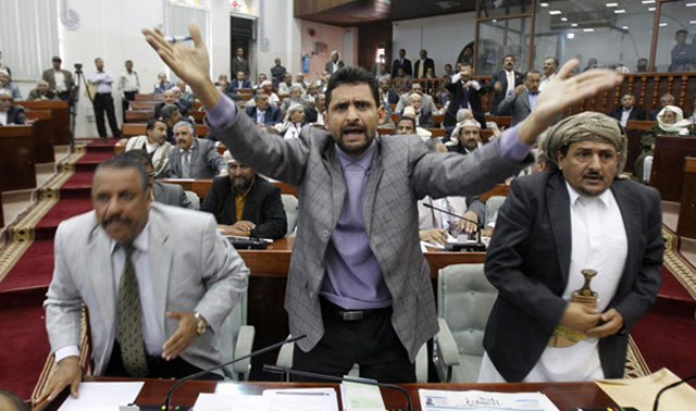 Diputados yemeníes durante la votación sobre la amnistía al presidente Saleh. | Reuters Diputados yemeníes durante la votación sobre la amnistía al presidente Saleh. | Reuters