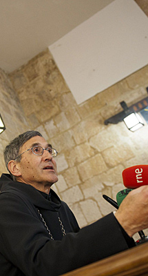 El abad durante la rueda de prensa. | Ical