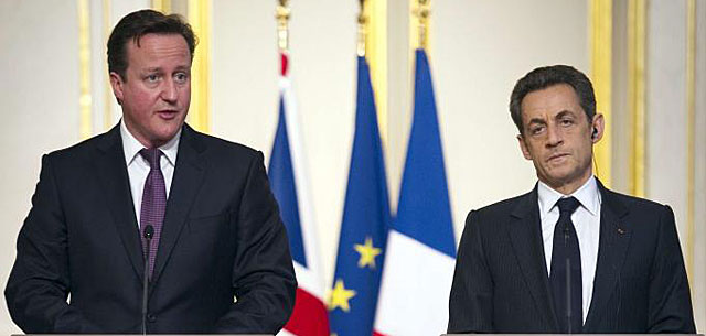 David Cameron (izda.) y Nicolas Sarkozy, en una reciente encuentro en París. | Afp David Cameron (izda.) y Nicolas Sarkozy, en una reciente encuentro en París. | Afp