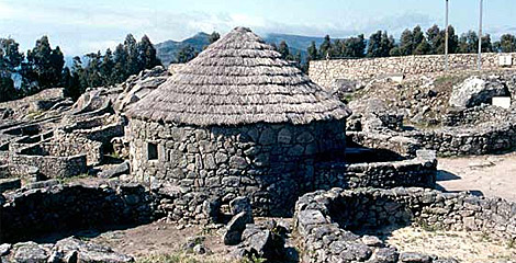 Reconstrucción de una de las viviendas del castro. | Turgalicia