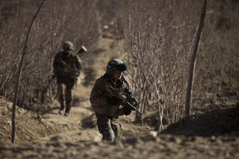 Soldados franceses del 7º Batallón de Infantería Montaña patrullan en Kapisa. |Afp