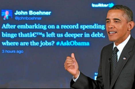 Obama utiliza Twitter durante una intervención en la Cámara de los Representantes. | Afp