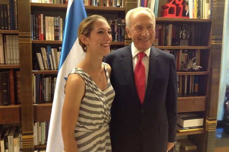 Arielle Zuckerberg con Simon Peres.