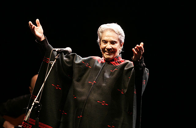 Chavela Vargas, en un concierto en Madrid en 2006. | J. Martínez