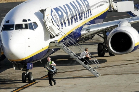 Un avión de la aerolínea Ryanair. | Esther Lobato