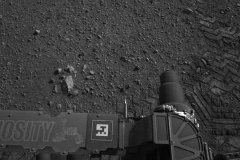 El rastro del primer paseo del Curiosity en Marte. | NASA