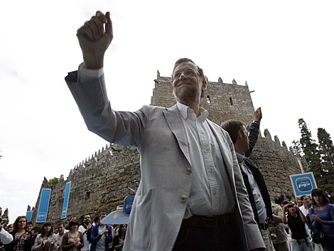 Mariano Rajoy, el pasado año, con el castillo de Soutomaior al fondo. | Rosa González