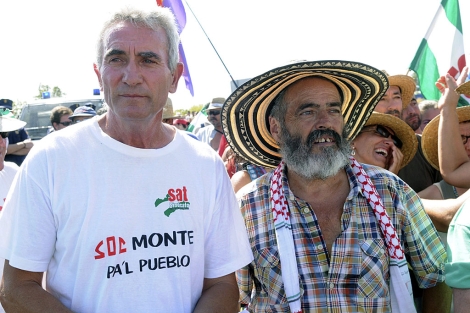 Diego Cañamero y Sánchez Gordillo durante la marcha en Dos Hermanas. | Efe