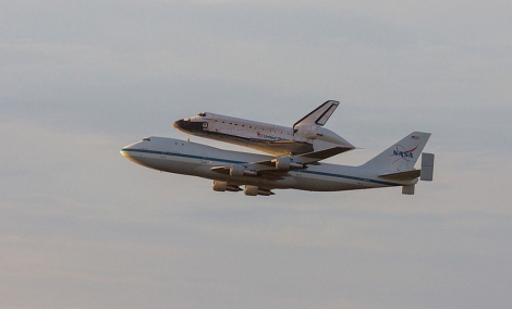 El transbordador 'Endeavour' a bordo del Boeing 747. | NASA