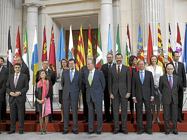 Foto de familia de los presidentes autonómicos con el Rey y el Príncipe. | Alberto di Lolli Foto de familia de los presidentes autonómicos con el Rey y el Príncipe. | Alberto di Lolli