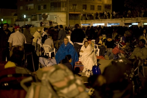 Habitantes de Lorca momentos después del terremoto. | E.M.