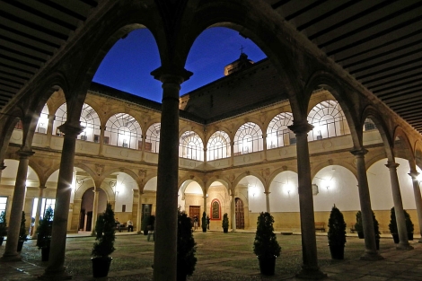 Patio de la Universidad de Baeza, donde Machado dio clases.| M. Cuevas