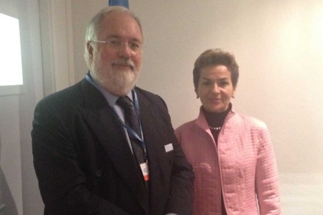 El ministro Cañete con la secretaria ejecutiva de la Convención Marco sobre Cambio Climático de la ONU, Christiana Figueres. | MAGRAMA.