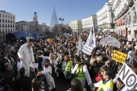 Manifestación de profesionales de la Sanidad en Sol. | Efe