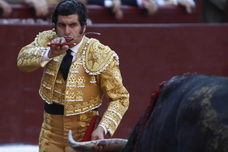 Morante de la Puebla, entrando a matar en Madrid. | A. Heredia