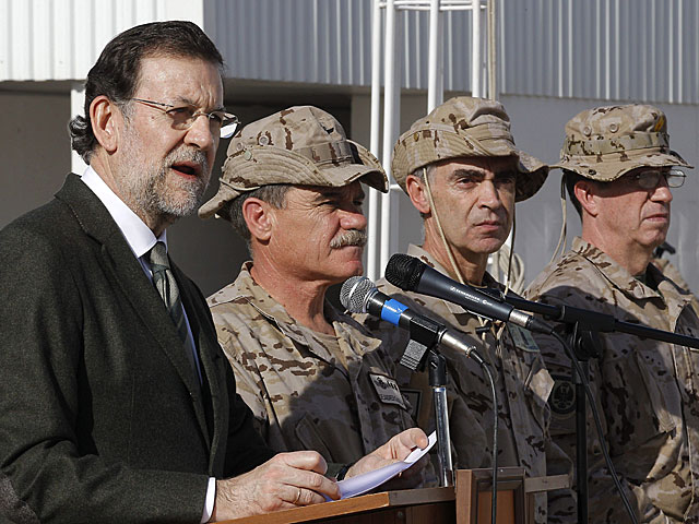 Rajoy se dirige a las tropas en Afganistán. | Kote / Efe