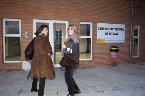 Esperanza Aguirre a su llegada a la cárcel de Segovia. | Pablo Requejo