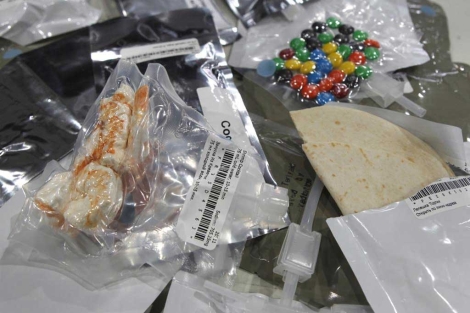 Cocktail de gambas, tortillas de maíz y otros alimentos para astronautas.| Sergio González