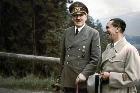 Hitler bromea con Goebbels a mediados de 1943, | VEA MÁS IMÁGENES