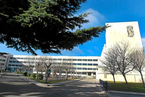 Fachada del colegio San Agust�n, en las afueras de Valladolid capital. | J. M. Lostau