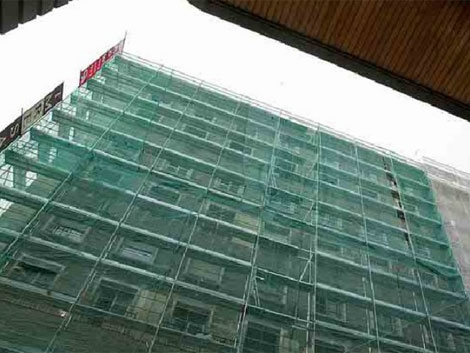 Un edificio en rehablitación en Madrid. | E. M.