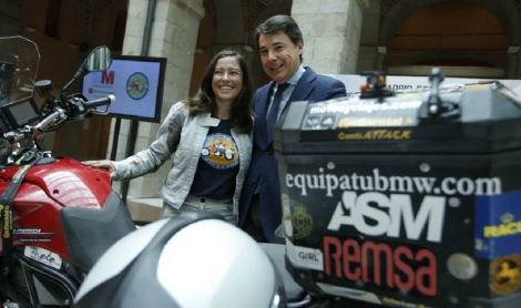 Alicia Sornosa junto a Ignacio González tras dar la vuelta al mundo Alicia Sornosa junto a Ignacio González tras dar la vuelta al mundo